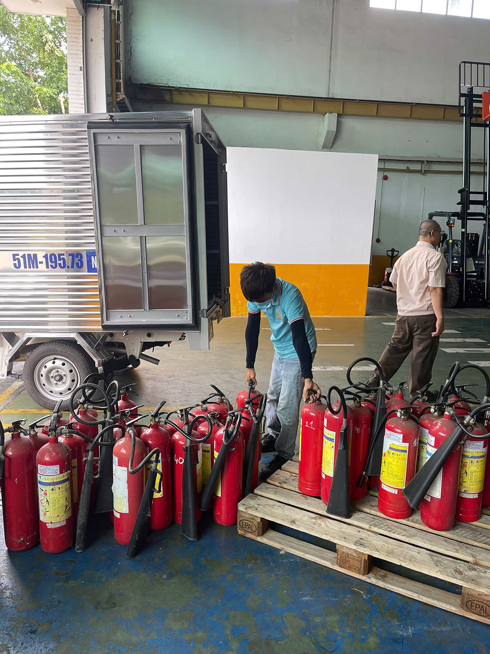 Công ty PCCC Ngọc Dũng sẽ thu gom bình chữa cháy tận nơi tại địa chỉ khách hàng
